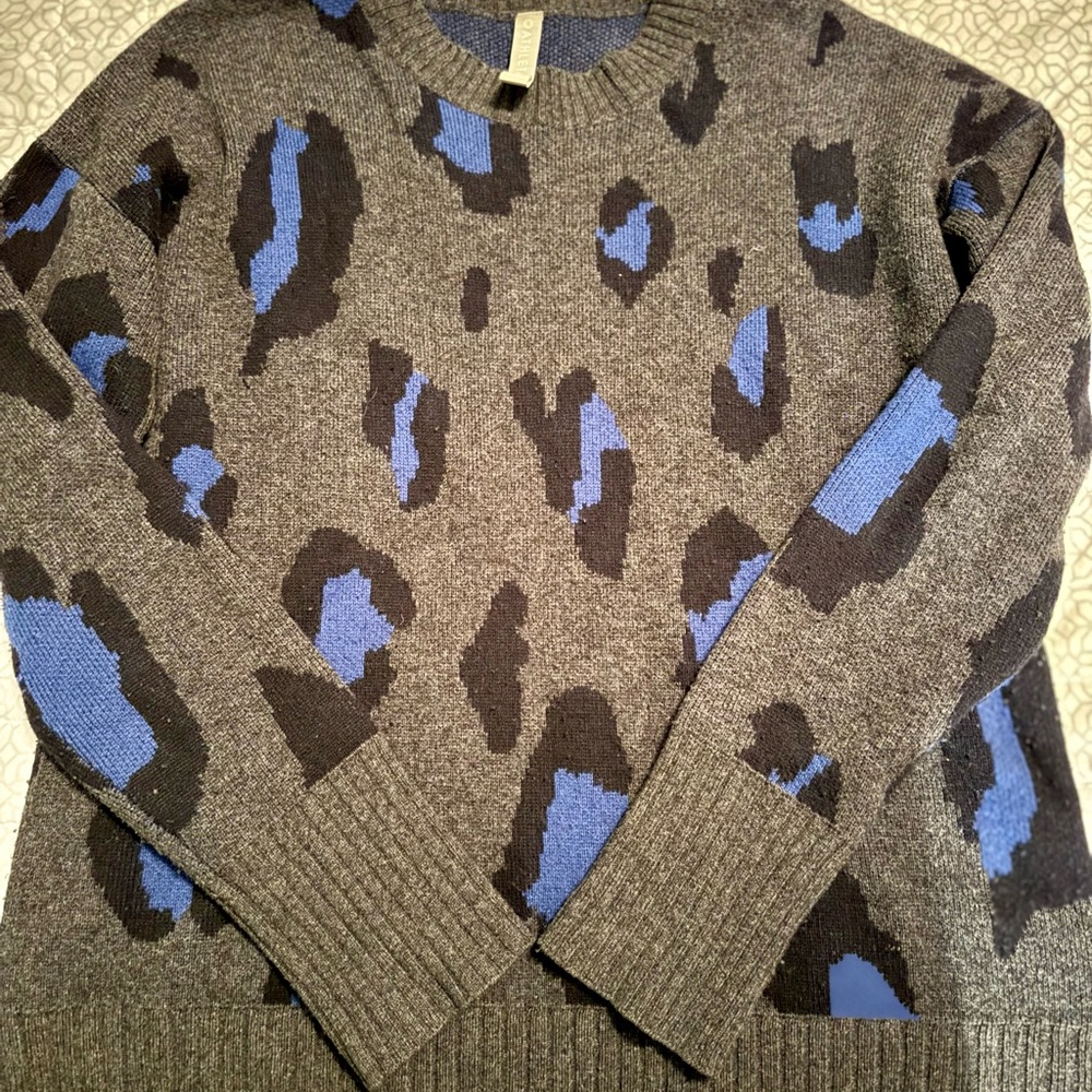 Athleta Gray and Blue Leopard Print Women’s Sweater